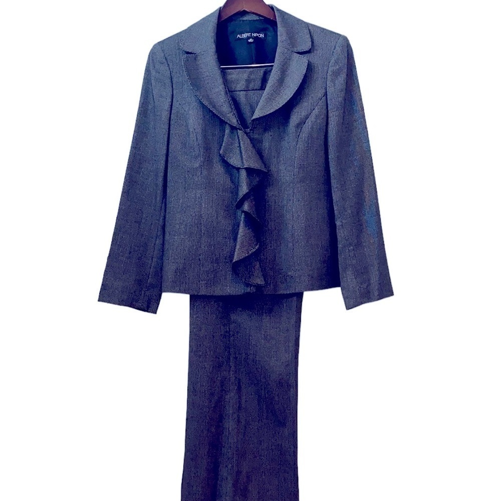 Albert Nipon black/ white textured poly/ rayon pantsuit. Ruffle front. Size 10.
